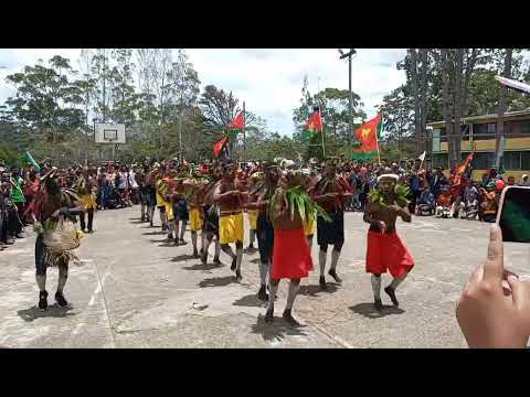 September 16 @Aiyura National School of Excellence. Dance performed by the NGI students (Avorong)