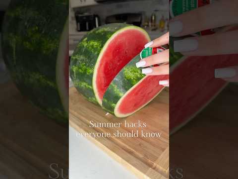 Summer hacks everyone should know ☀️#hack #tips #summerhacks #lifehacks #diy