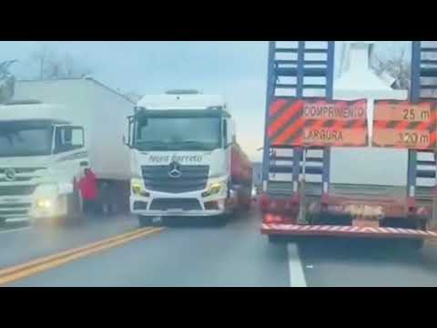 Adolescente de 14 anos morre em acidente entre carro e carreta na BR-135,  no Norte de Minas!