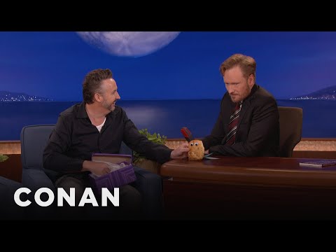 Harland Williams Gives Conan A Magic Onion Bun | CONAN on TBS