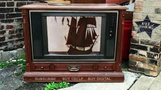 Garth Brooks covers Leslie Ann Levine by The Decemberists