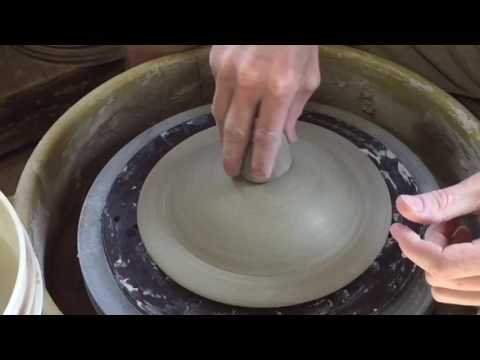 31. Lid for 12 lb Lidded Jar (Throwing and Trimming)