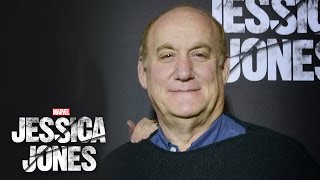 Jeph Loeb on Street-Level Characters - Marvel's Jessica Jones Red Carpet (VO)