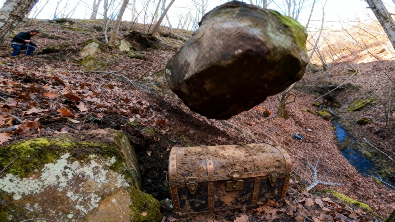Yıllardır Saklanan Defineyi Böyle Buldum! Koca Kaya Bir Tuzakmış!!!