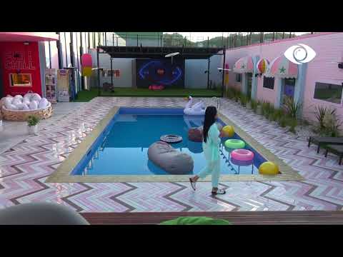 Efi bën xhiro rreth pishinës - Big Brother Vip 2