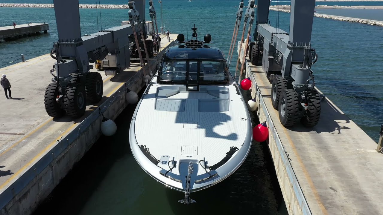 Спуск на воду ISA Super Sportivo 100 GTO