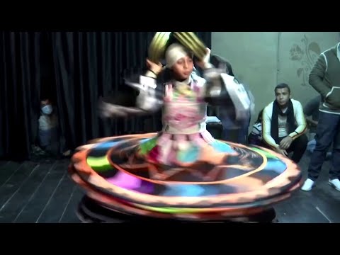 埃及癌症患者在舞蹈中找到目標 (Egyptian cancer patient finds purpose in dancing)