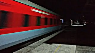 preview picture of video '130 kmph Highspeed Brutal Overtakes of TRIVENI Express by 4 Rajdhanis at Manda Road !!'