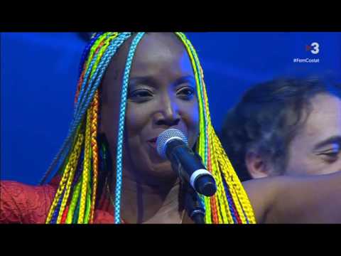 Serrat, Judit Neddermann i Manu Guix - "Plany al mar + Mediterráneo + pilars dels Castellers"