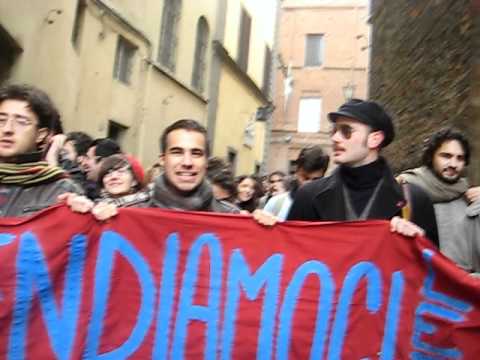 Corteo 29/11 Siena in rivolta - "Bandini butta la pasta"