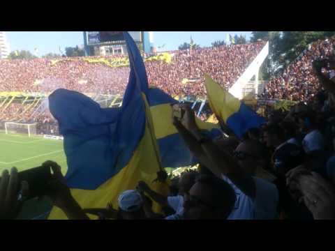 "Recibimiento de la Hinchada Canaya a sus jugadores" Barra: Los Guerreros • Club: Rosario Central