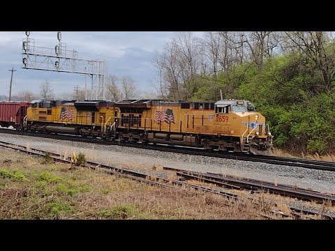 Train Buddies: Ludlow Railfan Tower. 👀Norfolk Southern and Union Pacific.