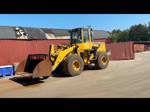 Köp Hjullastare Komatsu WA320-3H med skopa på Klaravik