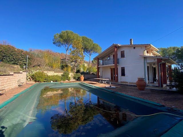 CD1025 Lake Trasimeno area: villa with 2 units , pool and garden of 6000m2