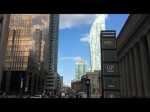 Exploring Downtown Toronto’s Union Station & PATH