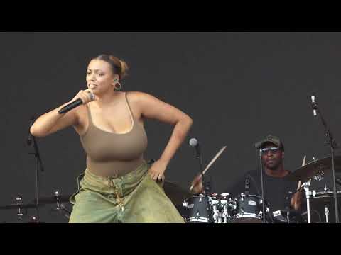 Mahalia - I Wish I Missed My Ex @ Osheaga 22' (Day 3) in Montreal