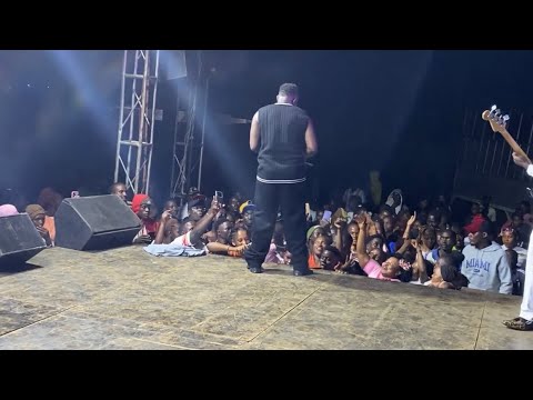 Silivia mu love commissioner David Lutalo and Rema namakula🎤🎤😘😘￼￼