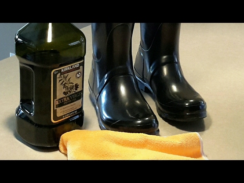 Super easy cleaning tip to shine dull Hunter boots / In a pinch :)