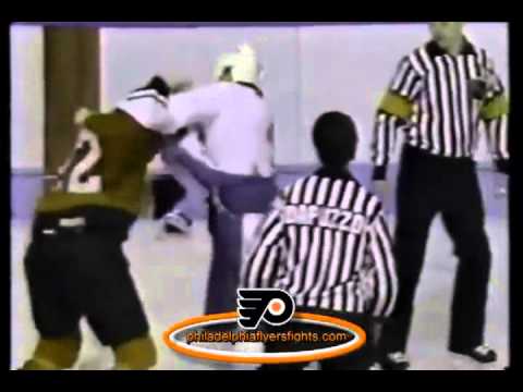 Nov 28, 1987 Rick Tocchet vs Terry Carkner Philadelphia Flyers vs Quebec Nordiques