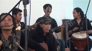 Download lagu jodhokemil : DIGEMBOL ORA MBROJOL, DI KEMPIT ORA nYLEMPIT..OPO KUI...... mp3
