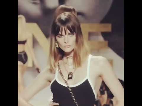 Aylah Peterson lors du défilé printemps-été 2022 de CHANEL.