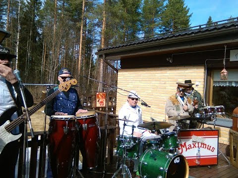 Jone Eskelinen & Maximus _ Jossain tällä tähdellä _ Somewhere in this (farting) star