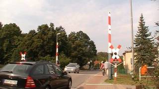 preview picture of video 'Bahnübergang Strandstraße in Kölpinsee (Usedom, †) mit GTW 2/6'