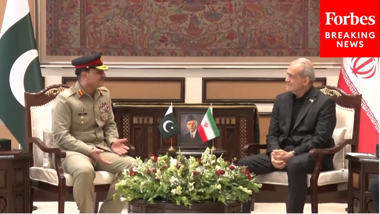 Video | Pakistani Army Chief Meets With Iranian President Masoud Pezeshkian in Islamabad