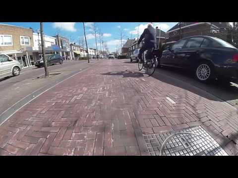 In beeld: weinig ruimte voor fietsers in Glanerbrug (TV Enschede)