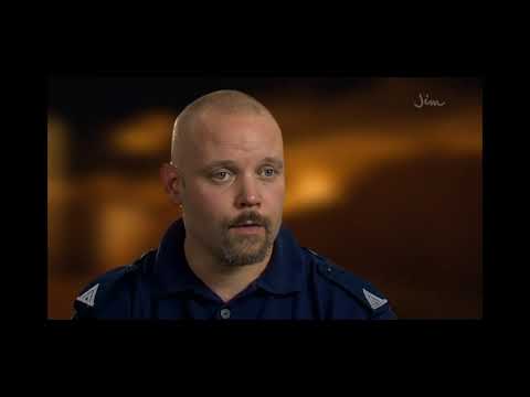 Poliisit - Mitä sä teet ruuvarilla? Mitä sä teet nyrkkiraudalla?