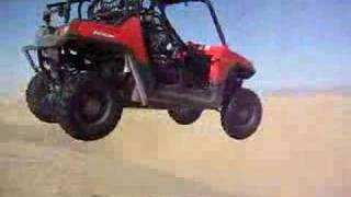 preview picture of video 'Polaris Rzr Dune Jump'