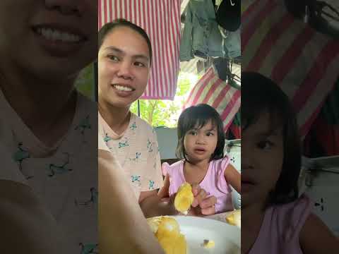 FIRST TIME EATING DURIAN