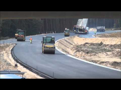 Wykonywanie warstwy wiążącej z betonu asfaltowego gr  8 cm   Węzeł Nr 1   trasa główna w km 0+200