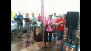 preview picture of video 'Macclesfield Ukulele Club at Rainow Fete 2013'