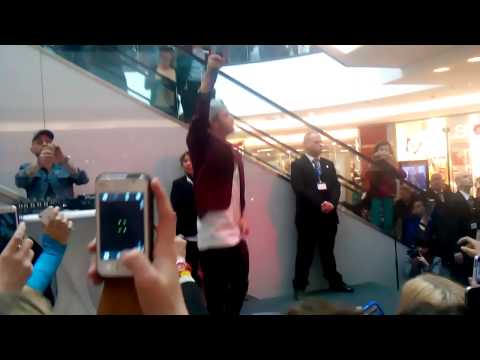 Luca Hänni am 15.4.2014 in den Köln Arkaden 3