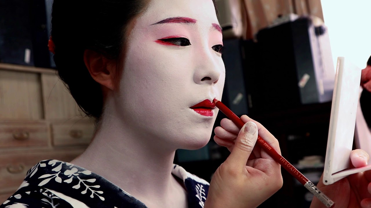 半玉（舞妓）さんの白塗りメイク最初から最後まで　how to "Maiko(Geisha)" make-up