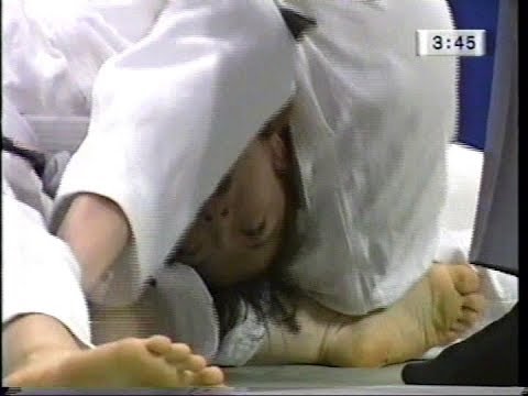 息を呑むゴンザレスの失神送り襟締め