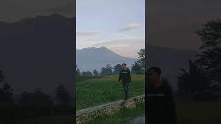 Download lagu #shorts PEMANDANGAN SAWAH DAN GUNUNG GUNTUR 😍😍#garut #gunung #guntur @fajarsidiksisiranganchannel mp3