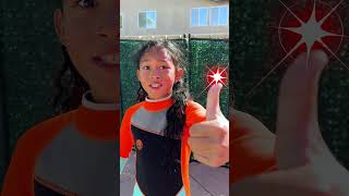 Download lagu Ellie's Cannonball Big Splash in the Pool with Ben & Andrea! mp3