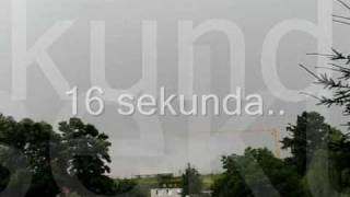 preview picture of video 'Niepozorna burza - 16 sekunda /Trzebnica 10 lipca 2009'