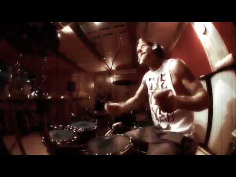 Travis Barker - Forever (Remix) (Ft. Drake, Kanye West, Lil Wayne & Eminem) (Live Video)