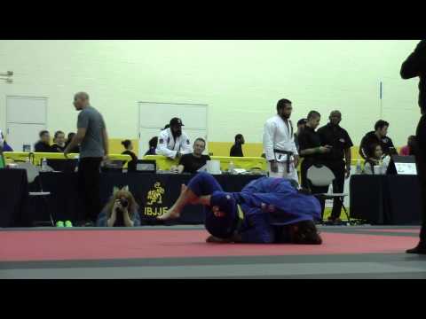 Veronica Mota Messina (BJJ Revolution) vs. Laura Wesson (GB) - 2015 IBJJF Houston Open