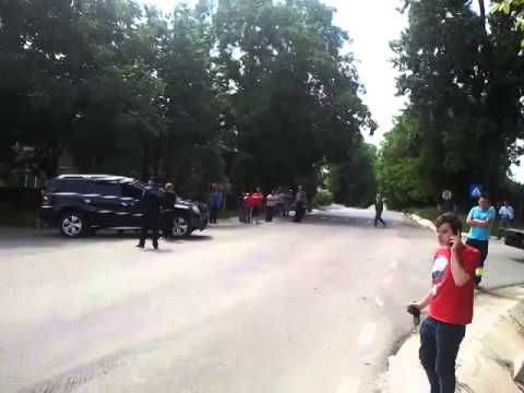 Accident spectaculos la Scânteia: O Toyota Hilux, cu roţile în sus