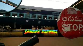 preview picture of video 'HIGHSPEED LEVEL CROSSING |INDIAN RAILWAYS| SABARI EXPRESS'