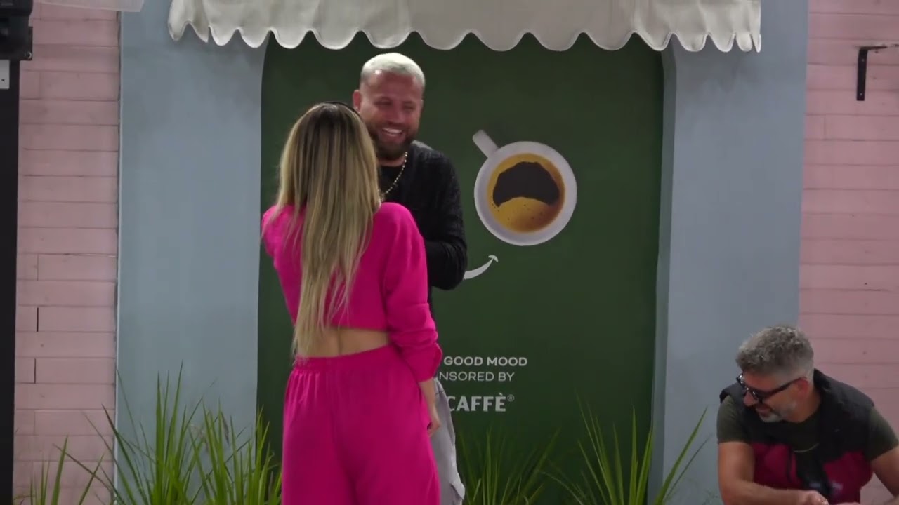 Luizi e gënjeu, Nita merr hak duke e lagur me ujë