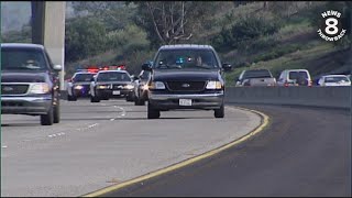 Suspects throw money from truck during police chase on San Diego freeway in 2009