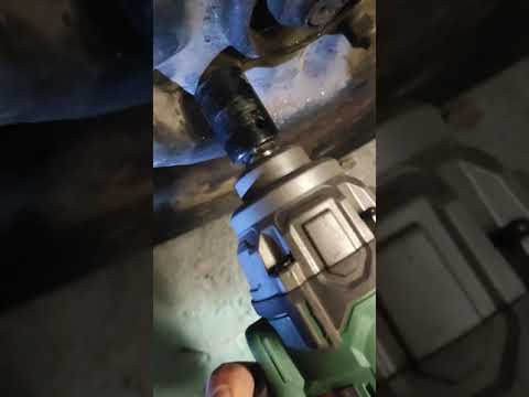 YATO smūginis veržliasukis YT-82804 18V 1/2 300Nm 1x2,0Ah LI-ION video