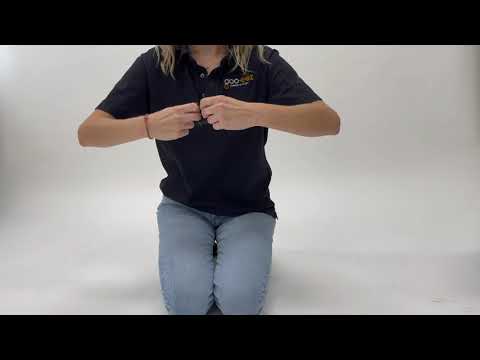 Part of a video titled Enfiler Les Bottes pour chiens Goo-eez - La méthode à versement
