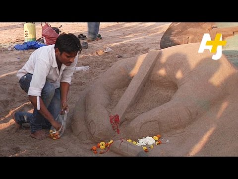 Sandcastles For #JeSuisCharlie Solidarity After Charlie Hebdo Attack