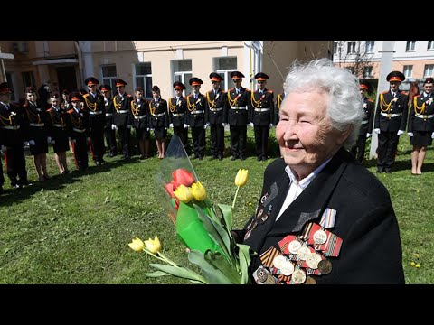 Напярэдадні Дня перамогі моладзь адправілася віншаваць ветэранаў  Вялікай Айчыннай вайны видео